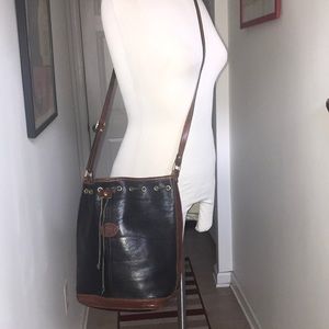 Gianni’s Vintage Italian Leather bucket bag 😘